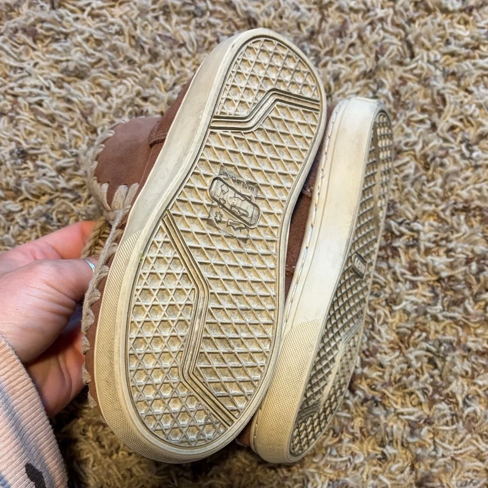 Mou moccasins